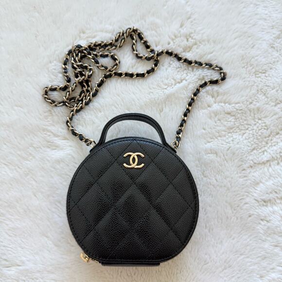 CHANEL Handbags - NEW!!! CHANEL crossbody caviar leather bag Authentic Retail 4600$